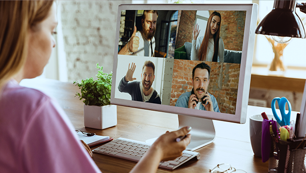 o fata care se gandeste