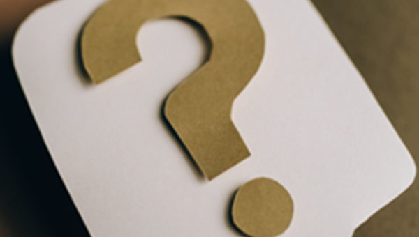 o fata care se gandeste